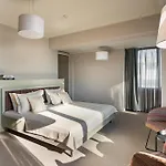 Millennium Hub & 4*