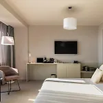 Millennium Hub & Ξενοδοχείο 4*