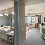 Ξενοδοχείο Millennium Hub & 4*