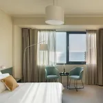 Millennium Hub & Ξενοδοχείο 4*