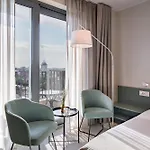Ξενοδοχείο Millennium Hub & 4*