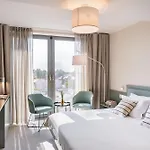 Ξενοδοχείο Millennium Hub & 4*