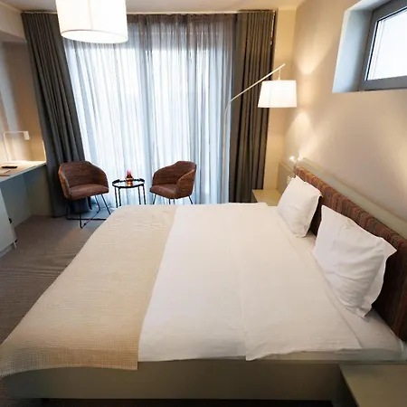 Hotel Millennium Hub & 4*