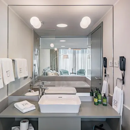 فندق Millennium Hub & 4*