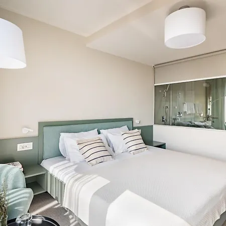 Hotel Millennium Hub & 4*