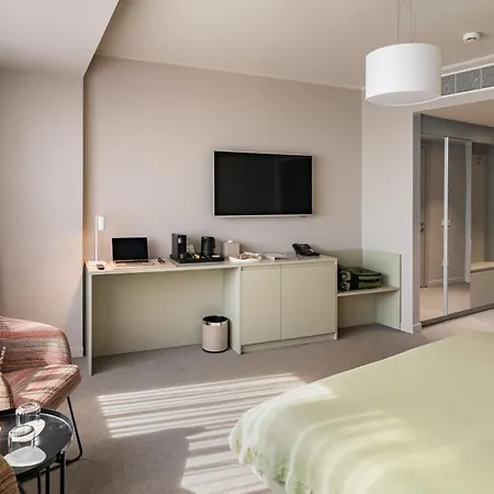 Hotel Millennium Hub & 4*