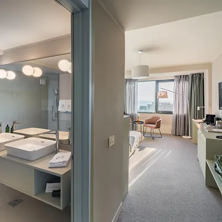 Hotel Millennium Hub & 4*