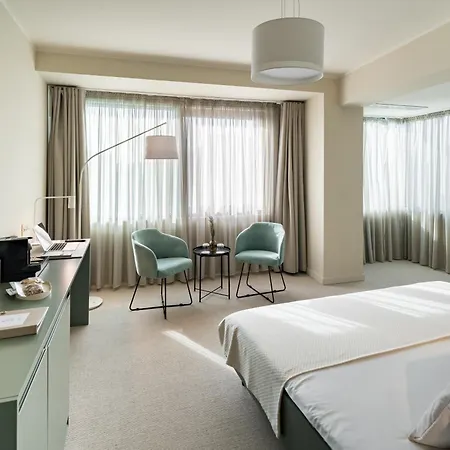 Hotel Millennium Hub & 4*