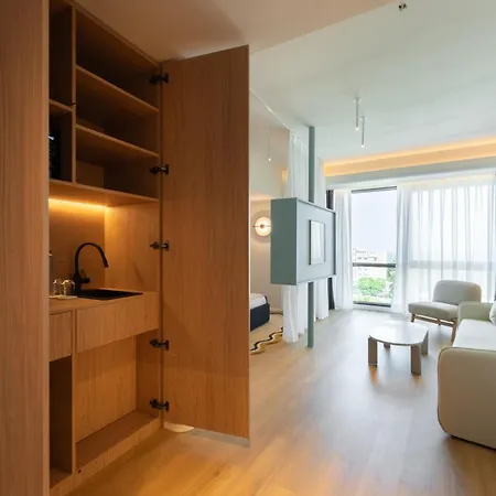 Millennium Hub & 4*