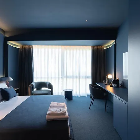 Millennium Hub & 4*