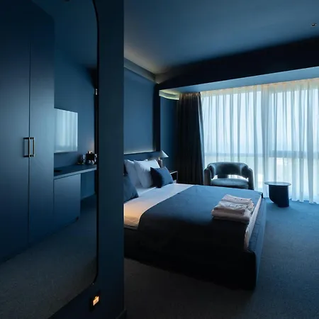 Hotel Millennium Hub & 4*