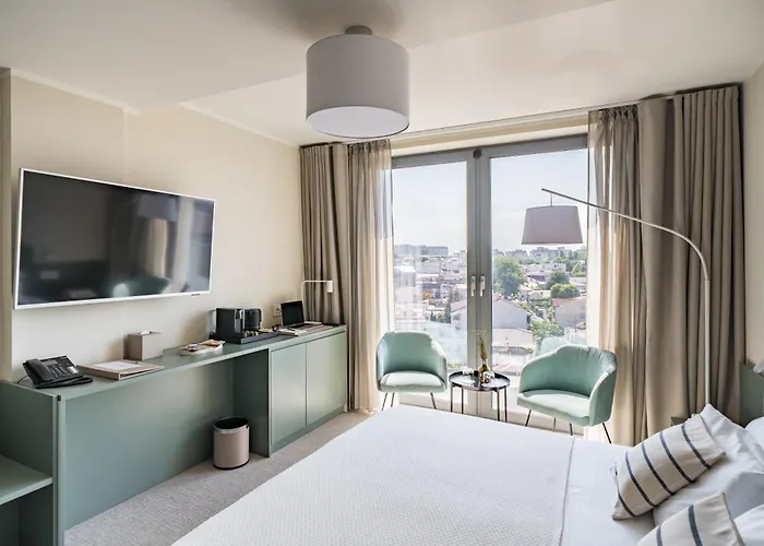 Millennium Hub & Constança