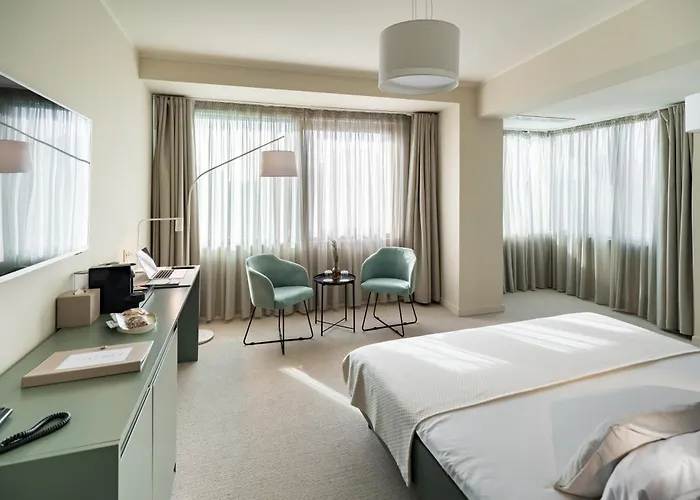 Hotel Millennium Hub & 4*