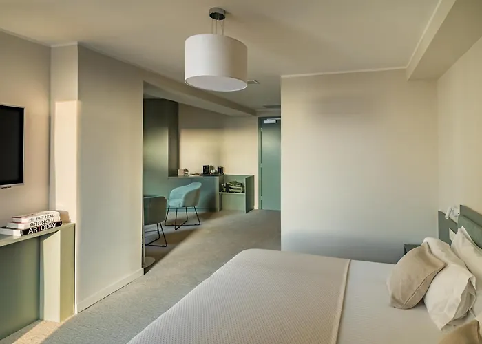 Hotel Millennium Hub & 4*